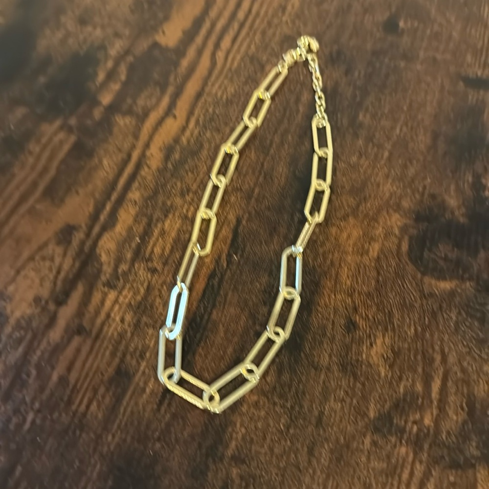 Costume jewelry - gold color - 20”